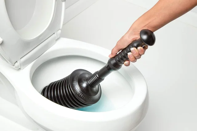 How to plunge a toilet without a mess